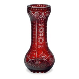 Böhmische Rote Bleikristallvase, Vintage Handgeschnittenes Glas, Elegantes Dekoratives Stück, Sammlerstück Als Mittelpunkt Für Zuhause Oder Büro